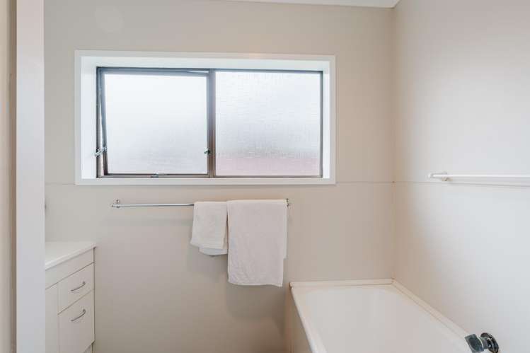 4/1 Saint Olpherts Avenue Hamilton East_8