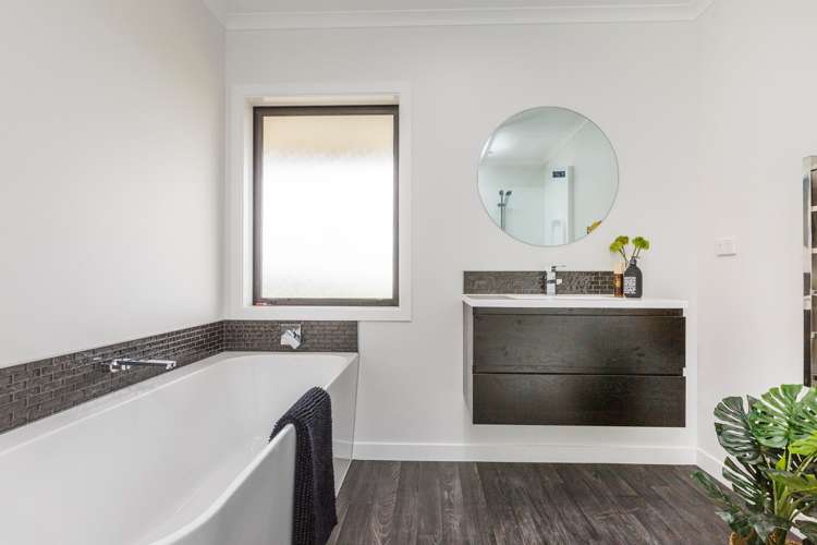 175 Spur Road West Feilding_19