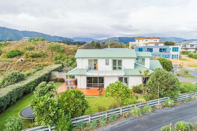 166 Field Way Waikanae Beach_1