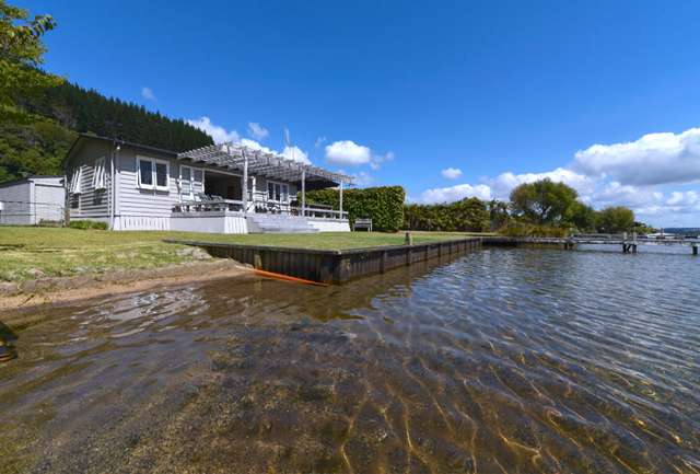 ‘Frantic’ bidding fight sees Lake Rotoiti cottage sell for $3.425m – almost $2m above RV