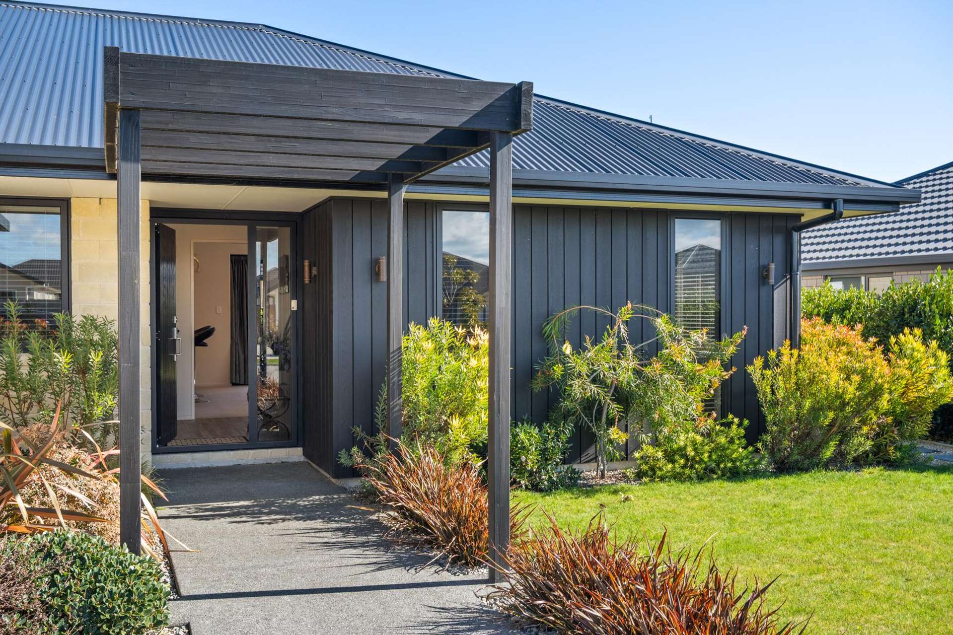 50 Harvard Road Burleigh_0