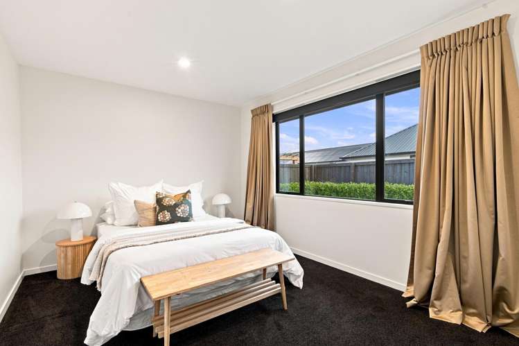 56 Carnaveron Drive Lincoln_17