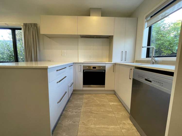 8/8 Valron Road Te Atatu South_1