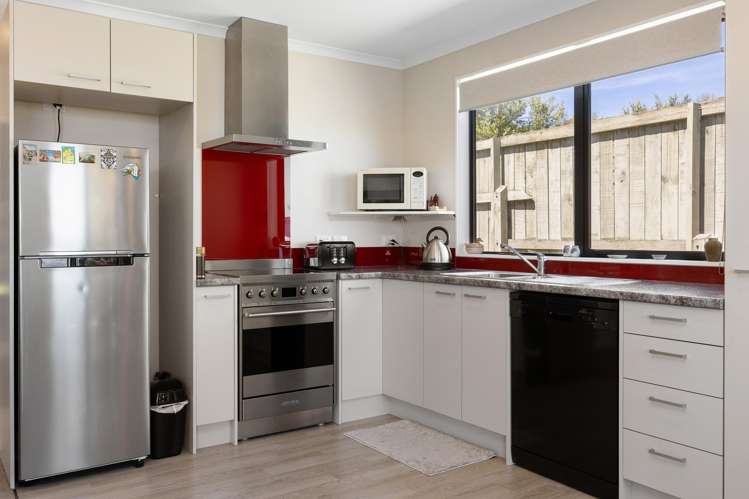 1/202 Lake Terrace Waipahihi_9