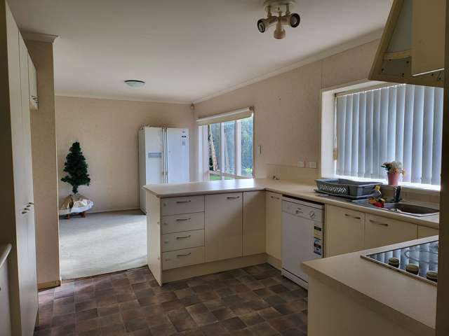 69 Medvale Avenue Flat Bush_4