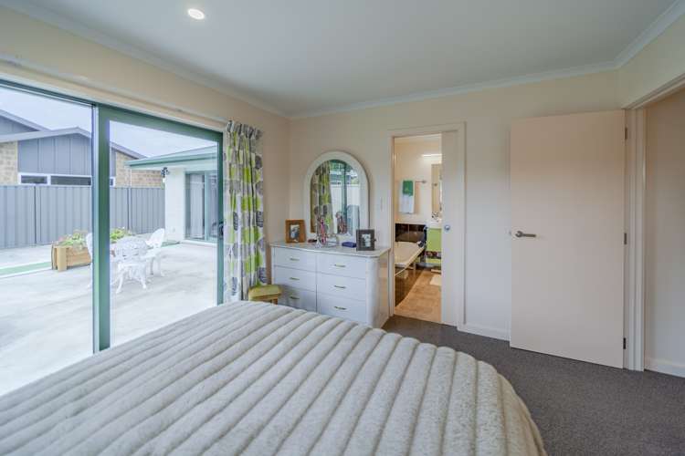 7 Gregory Grove Clive_9