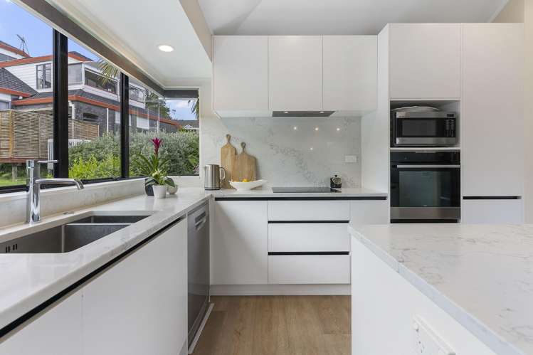 1/142 Sunset Road Unsworth Heights_3