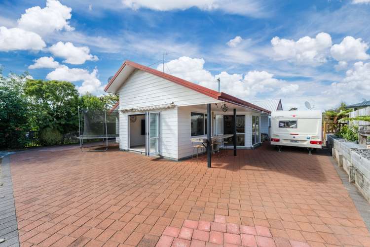 15 Robinson Terrace Rangatira Park_12