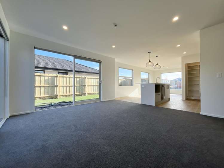9 Accadia Drive 11103_6