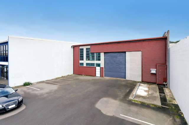Modern Warehouse with 10 Carparks in Petone