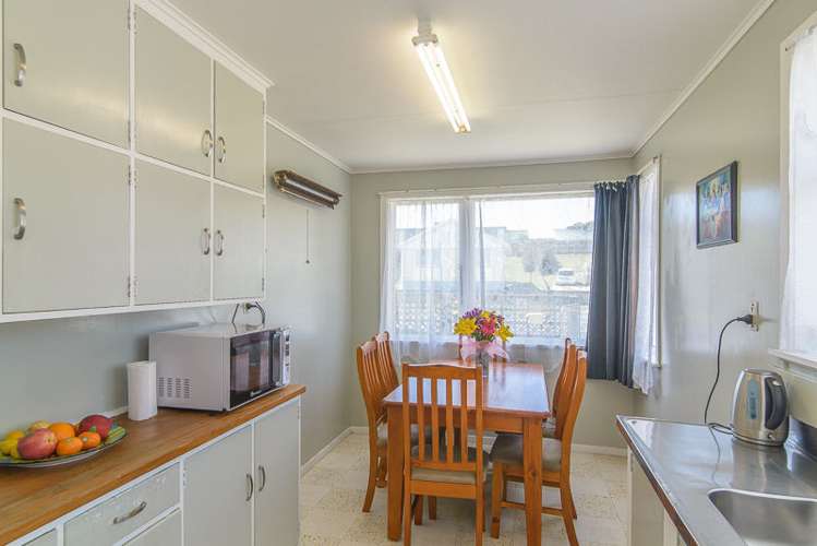 363 Warspite Avenue Waitangirua_10
