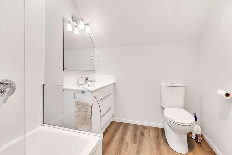 12 Stonebridge Park Drive Holdens Bay_19