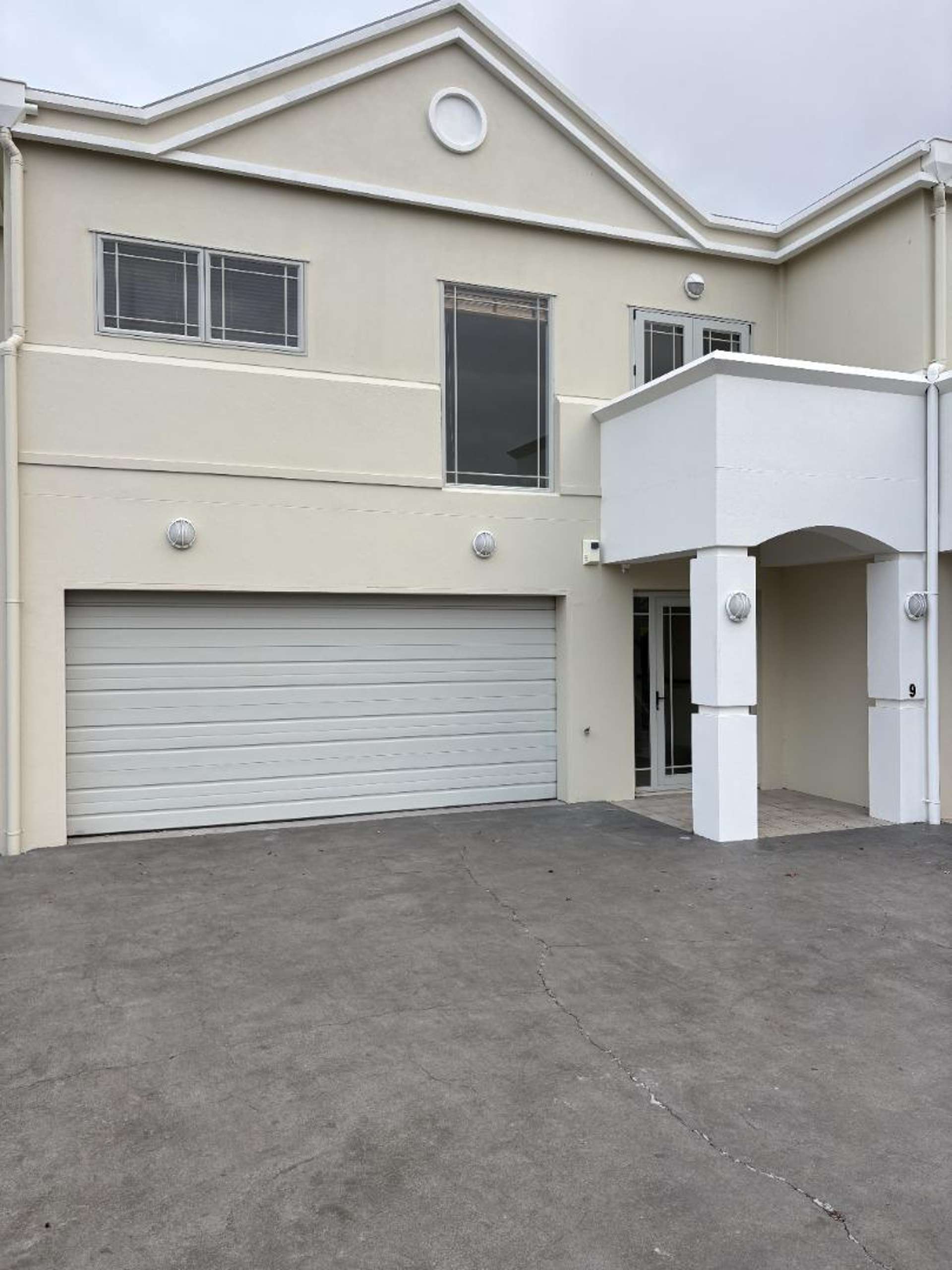 9/100 Customhouse Street 1052_0