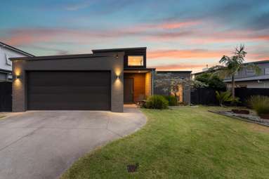 32 Defender Crescent_2