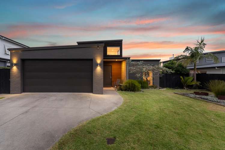 32 Defender Crescent_2