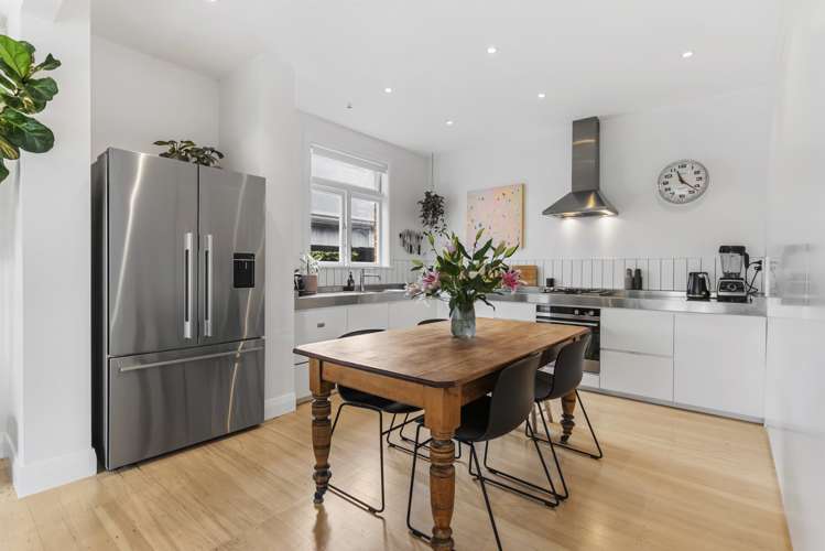 2/75 Queen Street Northcote Point_8