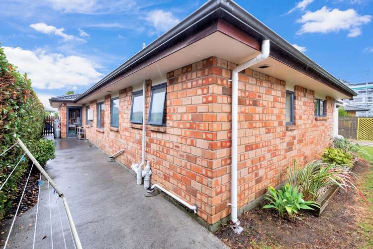 2/72 Swanson Road Henderson_17