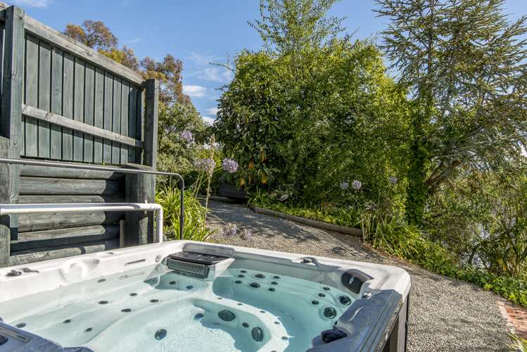 399 Marine Drive Charteris Bay_18