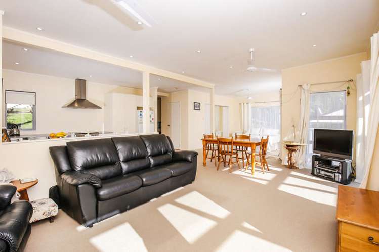 39 Foster Avenue Huia_8