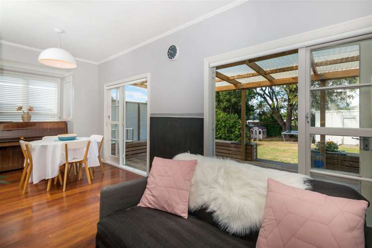 13 Coronation Street Belmont_9