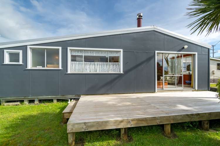 8 Miro Street Kaka Point_21