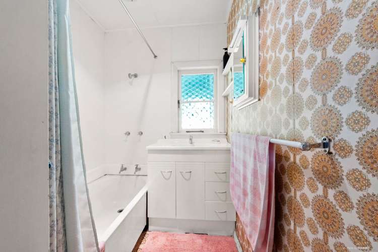 42 Fruitvale Road New Lynn_11