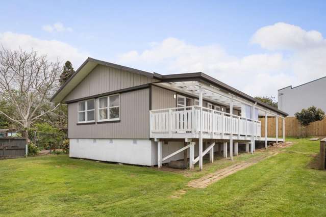 Bright Spacious Living on Big Section