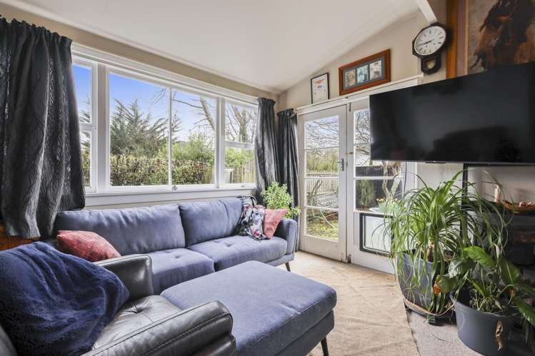 1689b Cust Road Cust_15