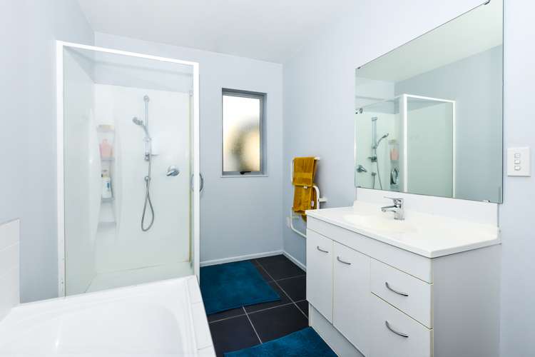 16a Richan Street Glenview_11