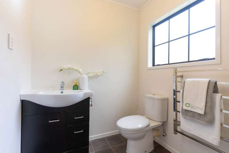 28 Longfellow Parade Glen Eden_15