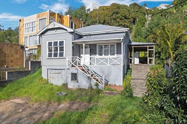 ‘In a bad condition’: Empty Remuera villa near fatal landslip listed for sale
