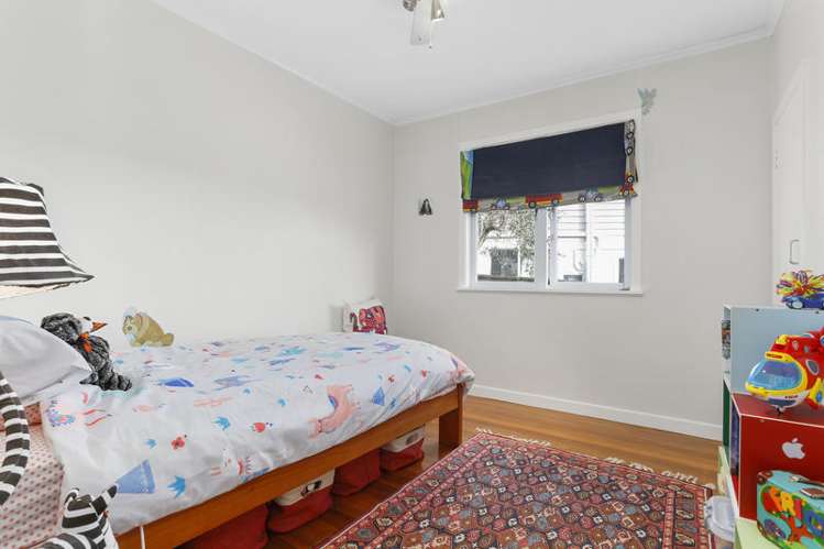 23 Highland Avenue Titirangi_12