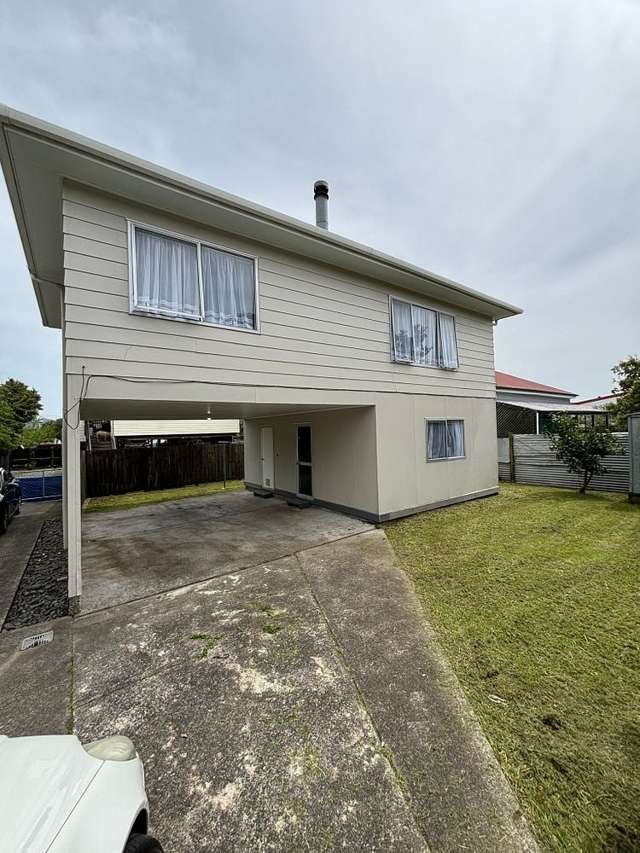 Tidy 2 Bdrm upstairs living with poss 3rd below