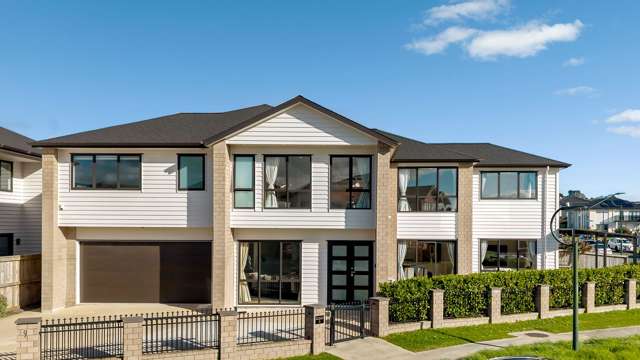 Luxury Living at Its Finest – 4 Ensuites + 5 Parks