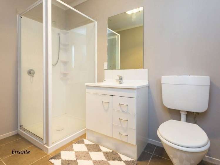 6 Mcewen Crescent Riverstone Terraces_11