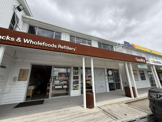 High Profile Kumeu Retai - 102m&sup2;