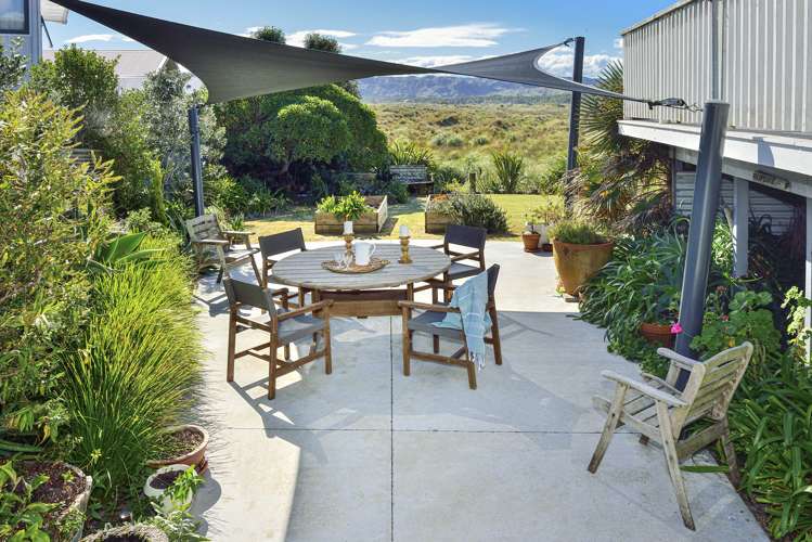 2 Koura Crescent Mahia_16