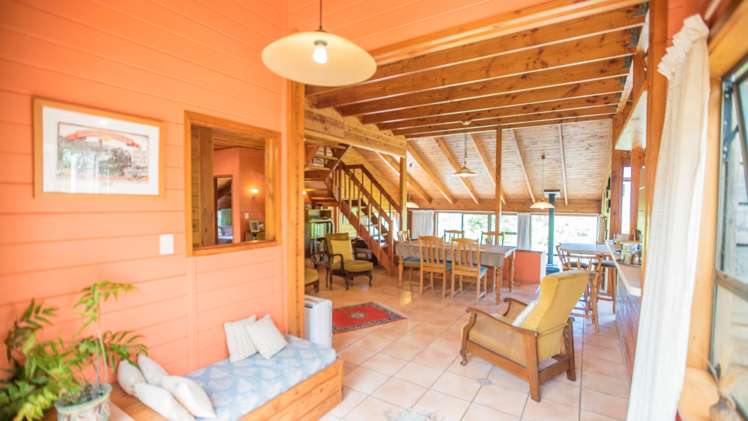 20 La Trobe Track Karekare_8