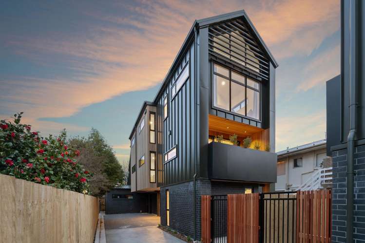 2-4/166 Chester Street East_0