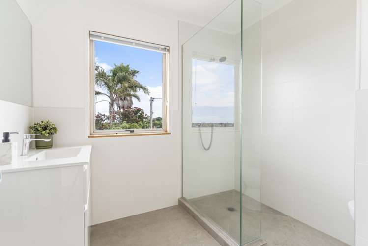 2/253 Glenfield Road Hillcrest_12