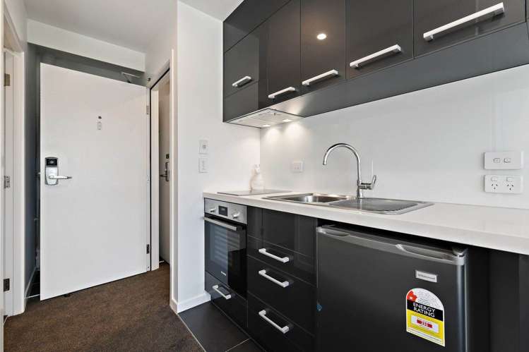 1202/8 Lakewood Court Manukau City_14