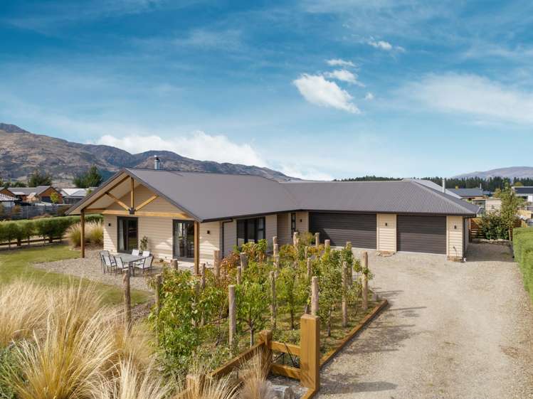 8 Dingle Street Lake Hawea_16