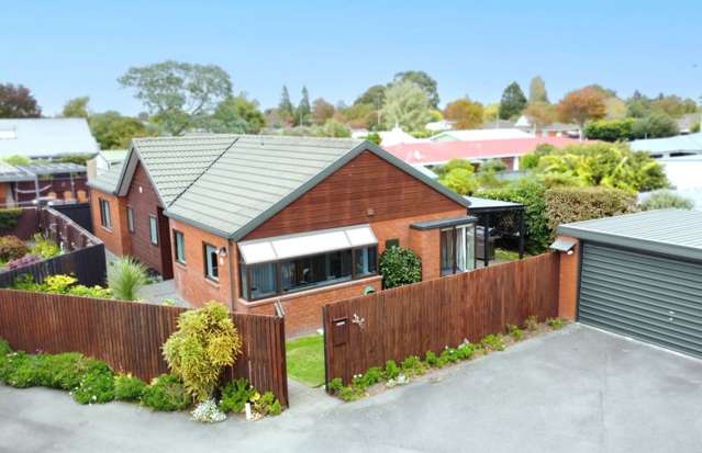Two Bedroom, Two Living, Plus Double Garage!