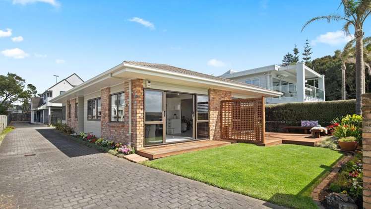 2a The Esplanade Castor Bay_17