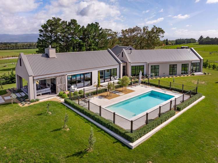 83 Charles Robert Drive Kahutara_45