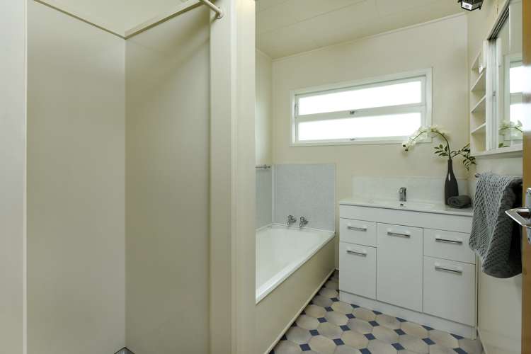 10 Kipling Crescent Stoke_13