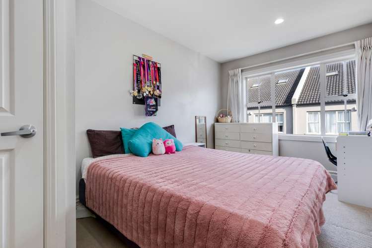 8 Leneford Drive East Tamaki_9