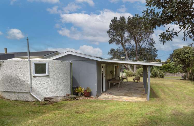 5 Bayly Street Baylys Beach_13