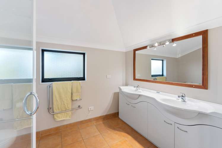 14 Nugget Grove Raumati Beach_17