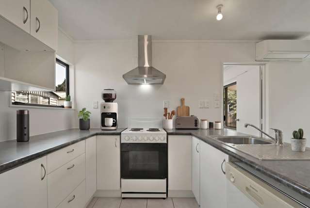 1216A Norfolk Crescent Mayfair_3